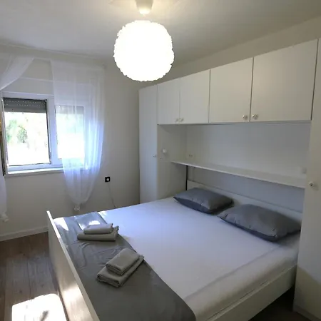 Apartament Nadenic